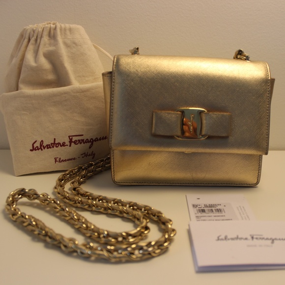 Salvatore Ferragamo Handbags - 🥂Salvatore Ferragamo Chic,Classic Gold